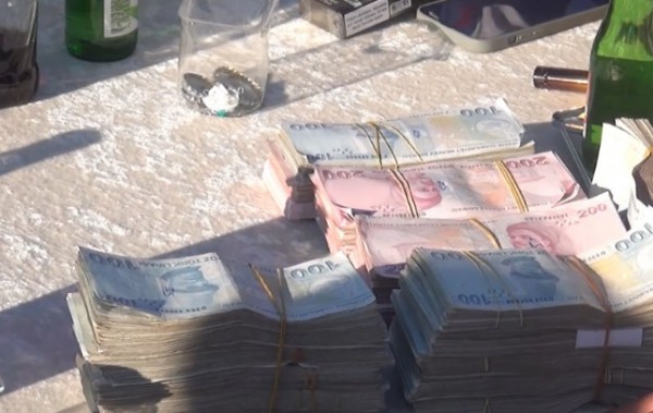 Şırnak'ta gelin ve damada 1 milyon 258 bin TL takıldı